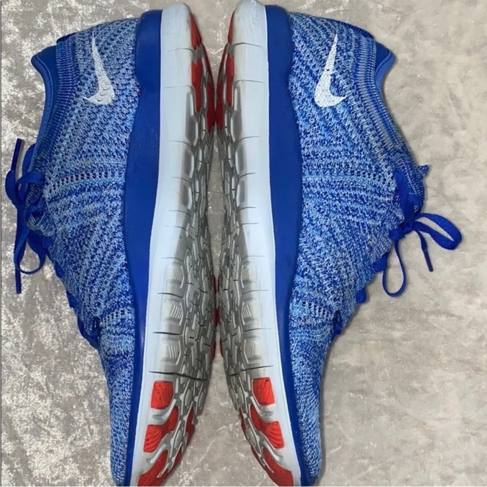 Nike women’s TR flyknit blue/white sneakers